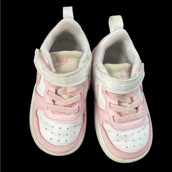 Nike Kids Sneakers in Pink and White - Picture 4 of 7